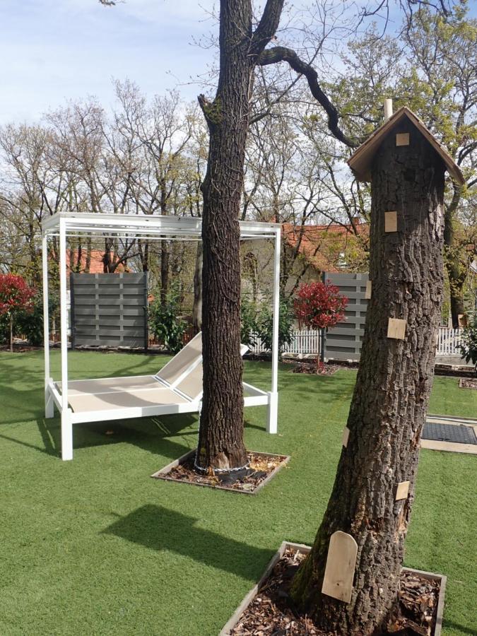 Bowery Guest Houses - Arnyas Vendeghazak บาลาโตนัลมาดี ภายนอก รูปภาพ