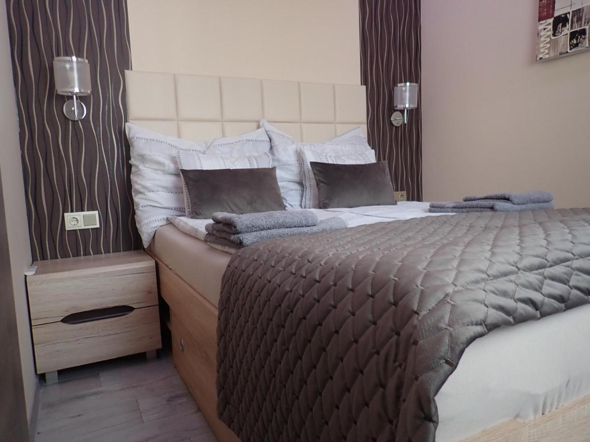 Bowery Guest Houses - Arnyas Vendeghazak บาลาโตนัลมาดี ภายนอก รูปภาพ