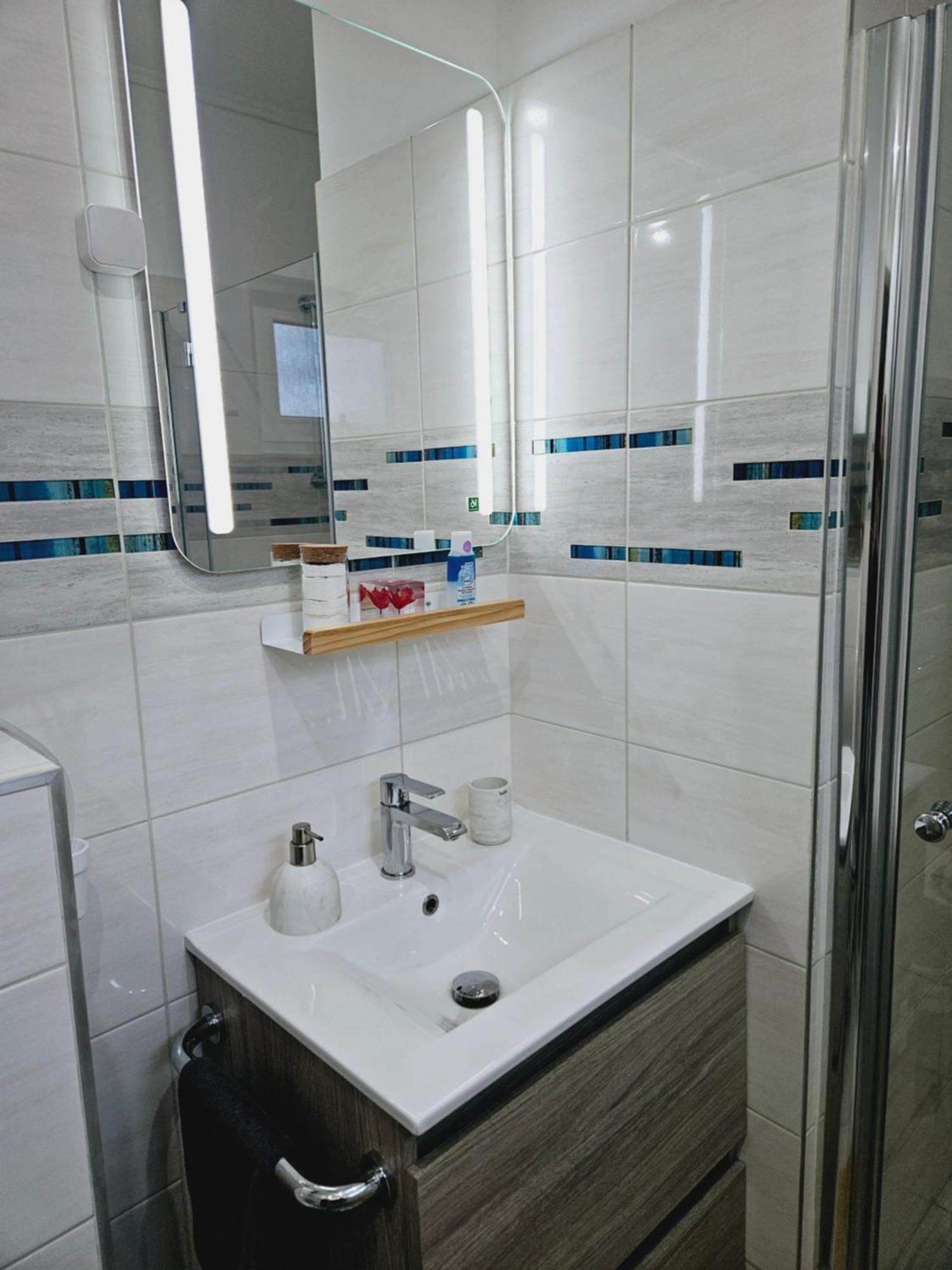 Bowery Guest Houses - Arnyas Vendeghazak บาลาโตนัลมาดี ภายนอก รูปภาพ