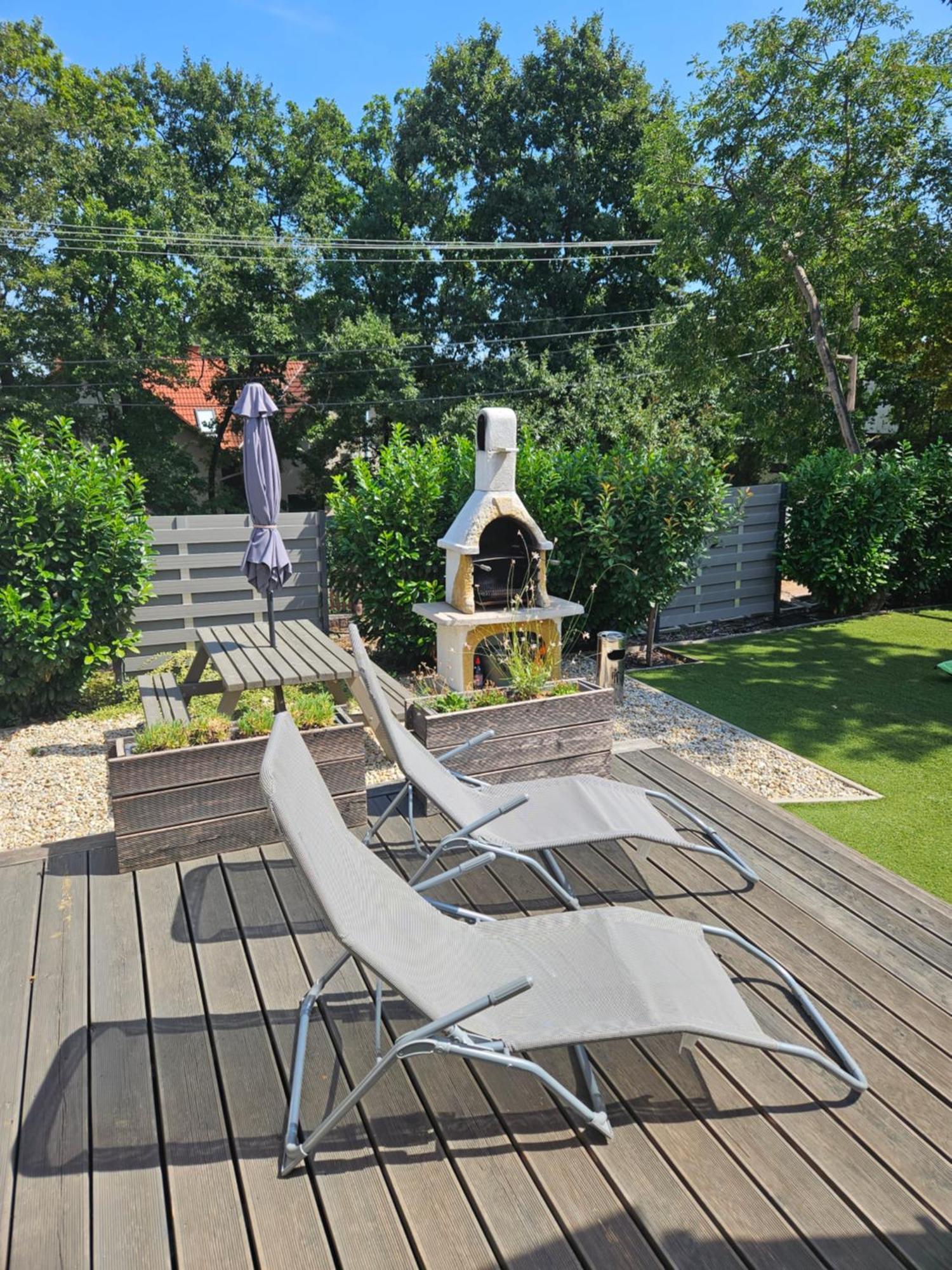 Bowery Guest Houses - Arnyas Vendeghazak บาลาโตนัลมาดี ภายนอก รูปภาพ