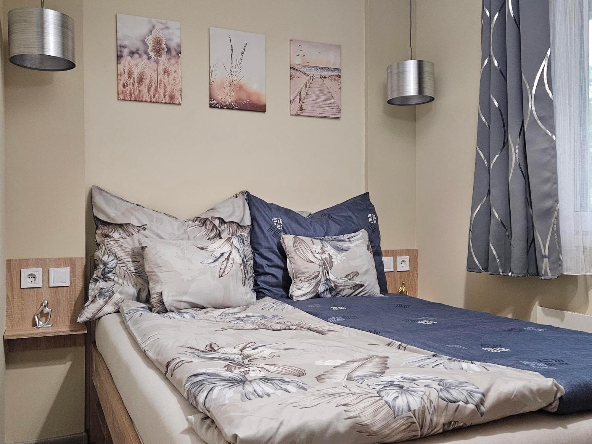 Bowery Guest Houses - Arnyas Vendeghazak บาลาโตนัลมาดี ภายนอก รูปภาพ